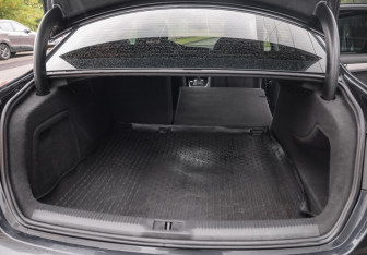 Подержанный автомобиль Audi A4 Sedan 2013 года (25 фото)