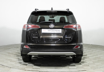 Подержанный автомобиль Toyota RAV4 2016 года (6 фото)