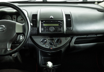 Подержанный автомобиль Nissan Note 2008 года (14 фото)