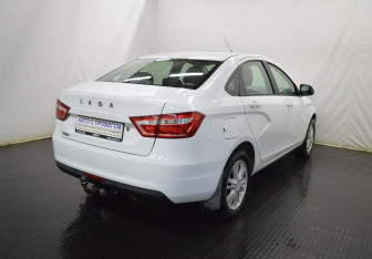 Подержанный автомобиль LADA (ВАЗ) Vesta Sedan 2015 года (5 фото)