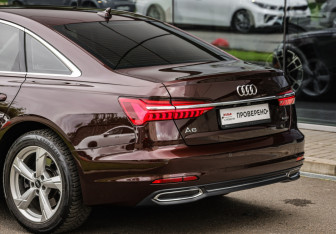 Подержанный автомобиль Audi A6 Sedan 2021 года (12 фото)