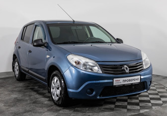 Подержанный автомобиль Renault Sandero 2012 года (3 фото)