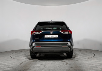 Подержанный автомобиль Toyota RAV4 2019 года (6 фото)