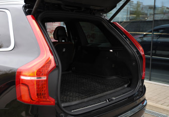 Подержанный автомобиль Volvo XC90 2019 года (31 фото)