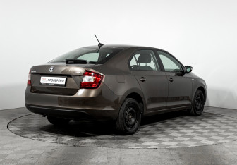 Подержанный автомобиль Skoda Rapid Liftback 2018 года (5 фото)