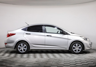 Подержанный автомобиль Hyundai Solaris Sedan 2013 года (4 фото)