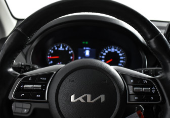 Подержанный автомобиль Kia Seltos 2022 года (17 фото)