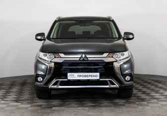Подержанный автомобиль Mitsubishi Outlander 2019 года (2 фото)