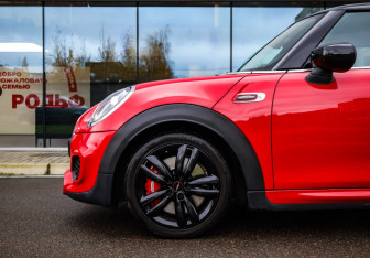 Подержанный автомобиль MINI Hatch 2020 года (10 фото)