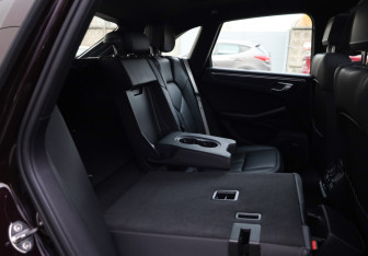 Подержанный автомобиль Porsche Macan 2023 года (15 фото)