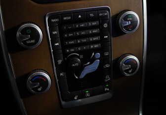 Подержанный автомобиль Volvo XC70 2015 года (17 фото)