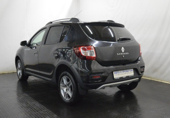 Подержанный автомобиль Renault Sandero 2019 года (7 фото)