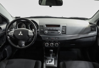 Подержанный автомобиль Mitsubishi Lancer Sedan 2008 года (10 фото)
