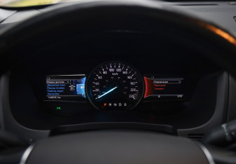 Подержанный автомобиль Ford Explorer 2017 года (14 фото)