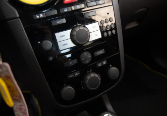 Подержанный автомобиль Opel Corsa 2013 года (15 фото)