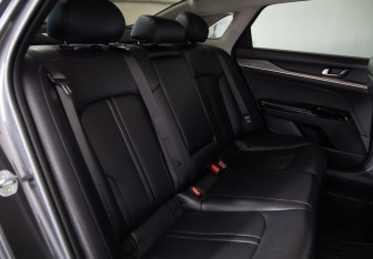 Подержанный автомобиль Kia K5 2021 года (12 фото)