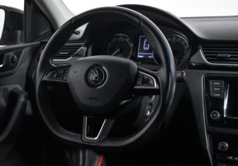 Подержанный автомобиль Skoda Rapid Liftback 2018 года (14 фото)