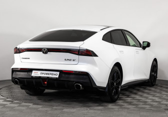 Подержанный автомобиль Changan UNI-V 2023 года (7 фото)