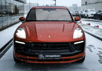 Подержанный автомобиль Porsche Macan 2022 года (2 фото)