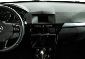 Подержанный автомобиль Opel Astra Hatchback 2007 года (14 фото)