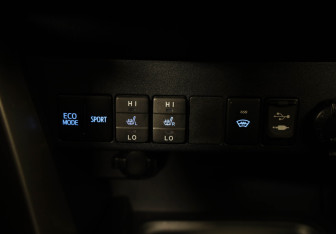 Подержанный автомобиль Toyota RAV4 2018 года (15 фото)