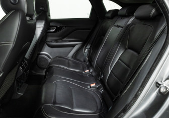Подержанный автомобиль Jaguar F-Pace 2016 года (10 фото)