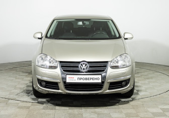 Подержанный автомобиль Volkswagen Jetta Sedan 2009 года (2 фото)
