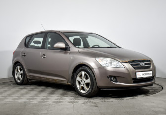 Подержанный автомобиль Kia Ceed Hatchback 2008 года (3 фото)
