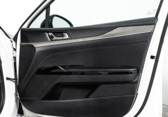 Подержанный автомобиль Kia K5 2021 года (28 фото)