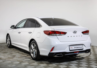 Подержанный автомобиль Hyundai Sonata 2019 года (7 фото)