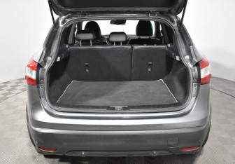 Подержанный автомобиль Nissan Qashqai 2017 года (24 фото)