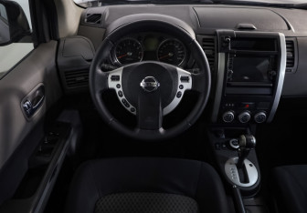 Подержанный автомобиль Nissan X-Trail 2007 года (9 фото)
