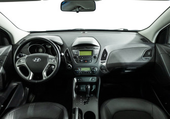 Подержанный автомобиль Hyundai ix35 2015 года (13 фото)
