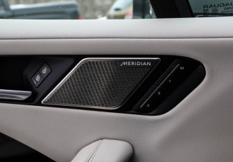 Подержанный автомобиль Jaguar I-Pace 2021 года (25 фото)