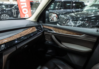 Подержанный автомобиль BMW X5 2017 года (19 фото)