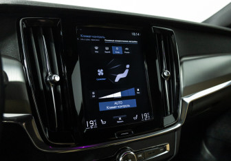 Подержанный автомобиль Volvo V90 2018 года (17 фото)