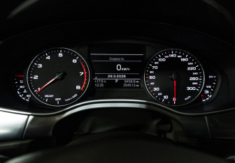 Подержанный автомобиль Audi A6 Sedan 2016 года (12 фото)