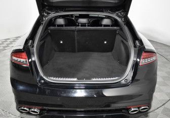 Подержанный автомобиль Kia Stinger 2023 года (20 фото)