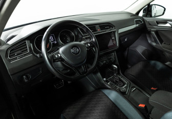 Подержанный автомобиль Volkswagen Tiguan 2019 года (11 фото)