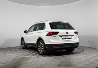 Подержанный автомобиль Volkswagen Tiguan 2019 года (7 фото)