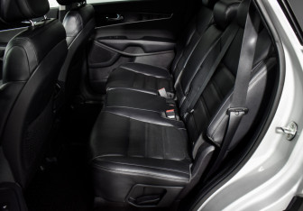 Подержанный автомобиль Kia Sorento 2016 года (11 фото)