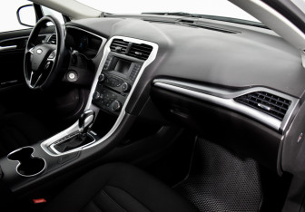 Подержанный автомобиль Ford Mondeo Sedan 2017 года (13 фото)