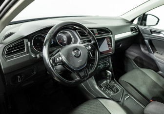 Подержанный автомобиль Volkswagen Tiguan 2017 года (11 фото)