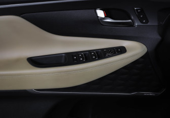 Подержанный автомобиль Hyundai Santa Fe 2021 года (24 фото)