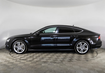 Подержанный автомобиль Audi A7 2012 года (8 фото)
