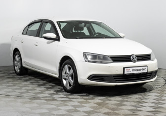 Подержанный автомобиль Volkswagen Jetta Sedan 2014 года (3 фото)