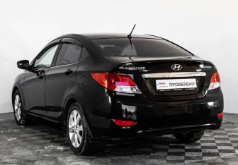 Подержанный автомобиль Hyundai Solaris Sedan 2011 года (7 фото)