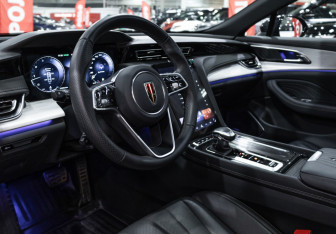 Подержанный автомобиль Hongqi H5 2025 года (16 фото)