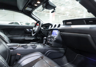 Подержанный автомобиль Ford Mustang Convertible 2019 года (23 фото)