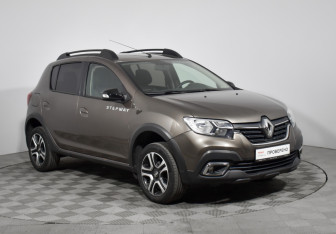 Подержанный автомобиль Renault Sandero 2019 года (3 фото)